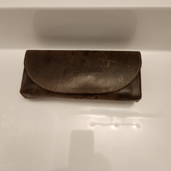 Brightside sunglasses case 😎 - Picture 3 of 5